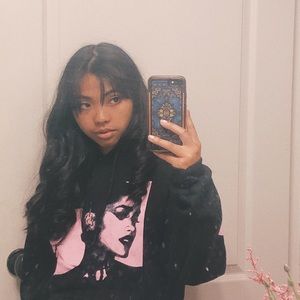 Meet your Posher, Cassandra